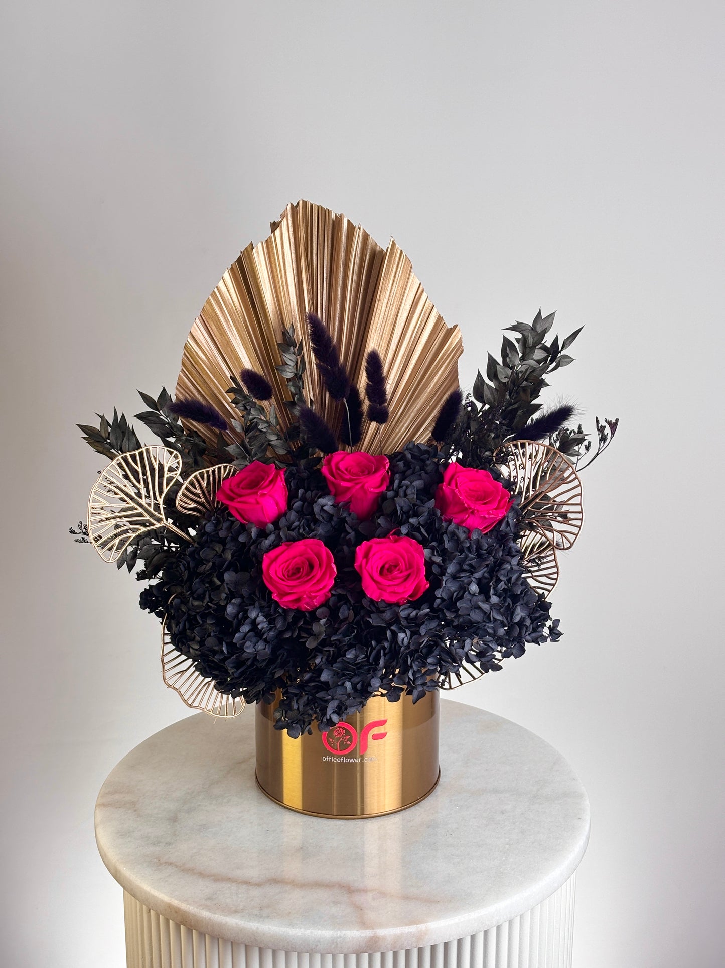 Lux black and red dried flowers