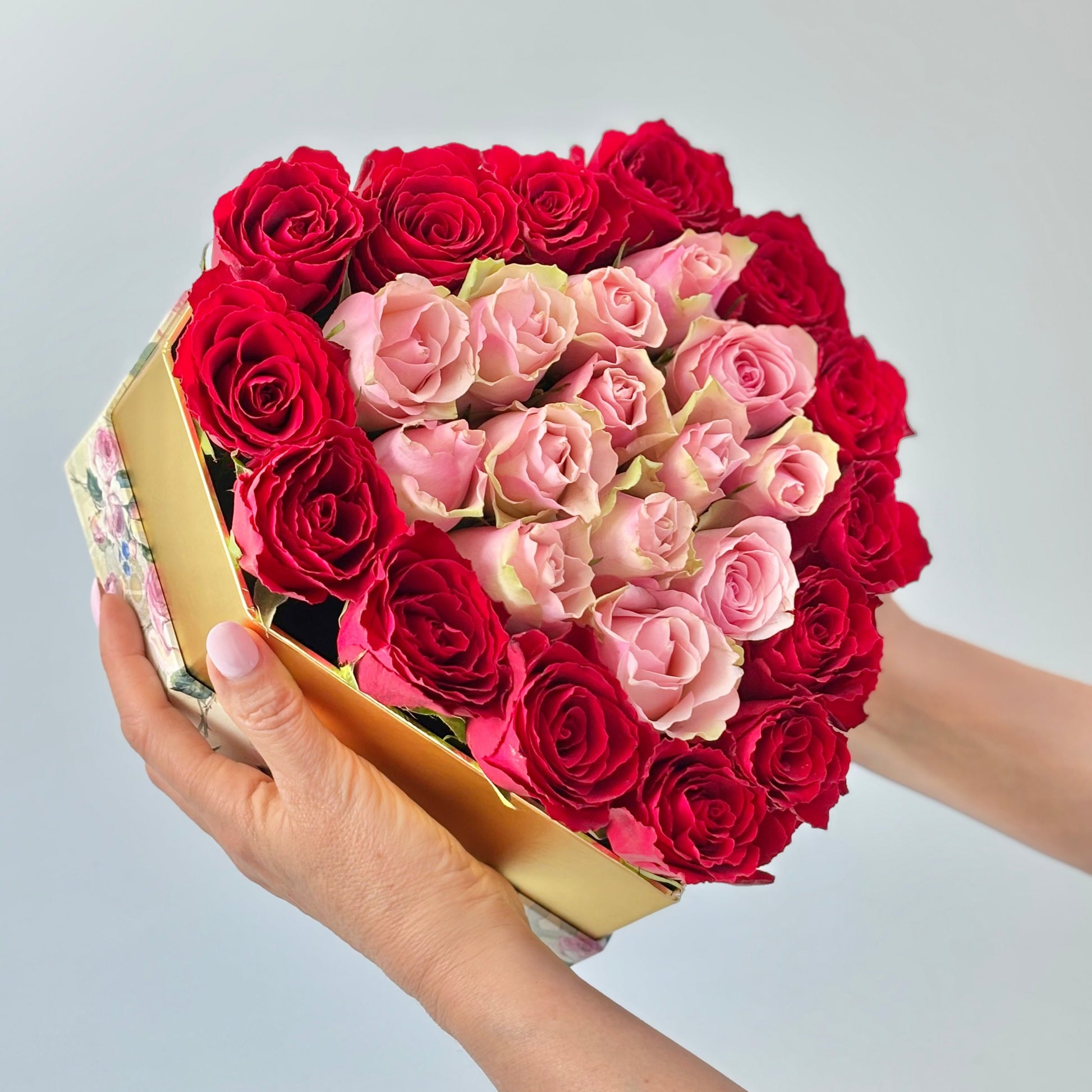 Red and pink rose box