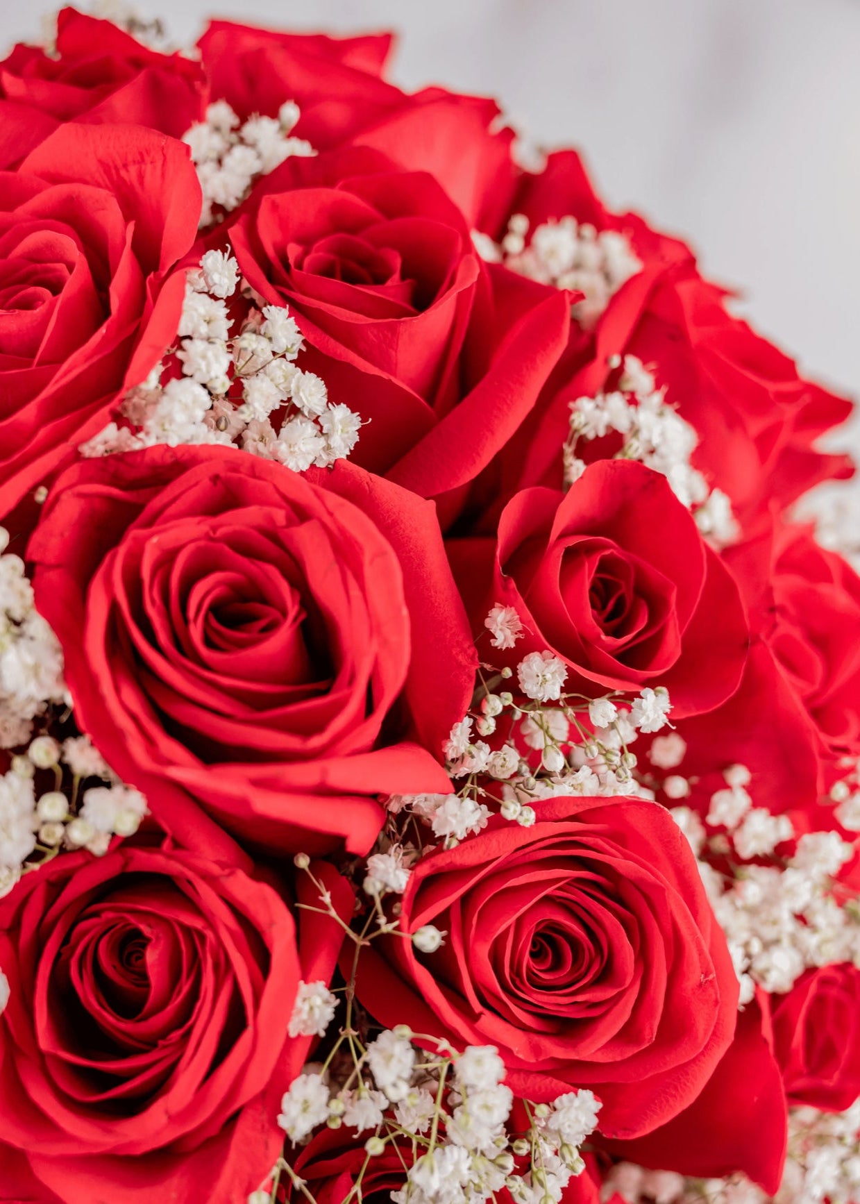 red rose flower box arrangement for romantic occasions